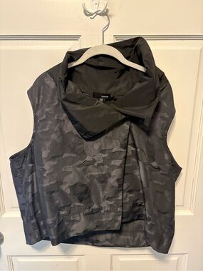Sun Kim black camo camouflage collared women’s layering vest size xl x-large